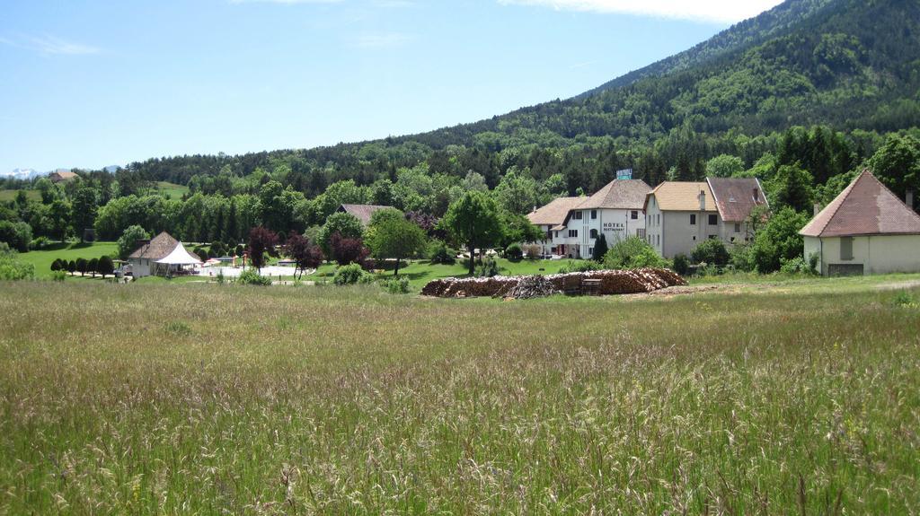 Hotel Restaurant Le Traineau Clelles Buitenkant foto