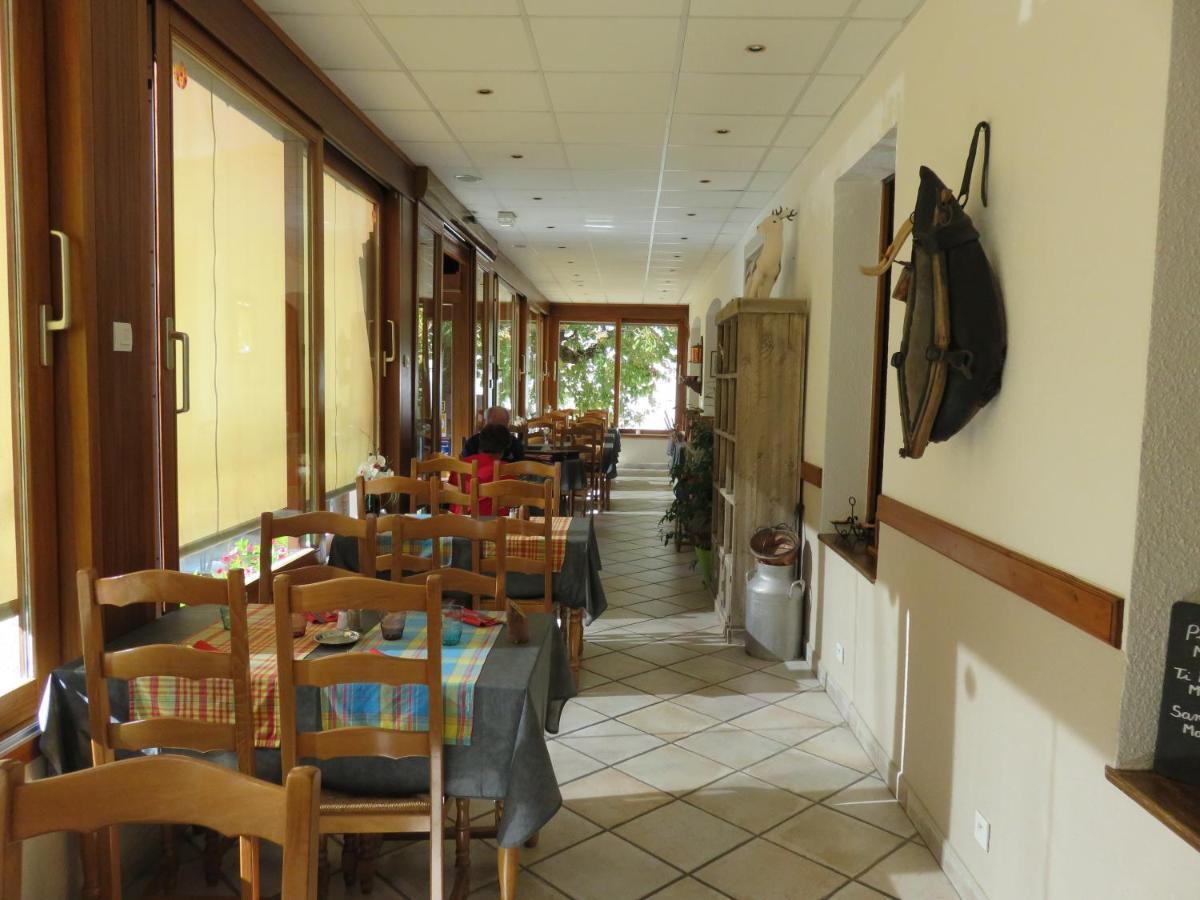 Hotel Restaurant Le Traineau Clelles Buitenkant foto