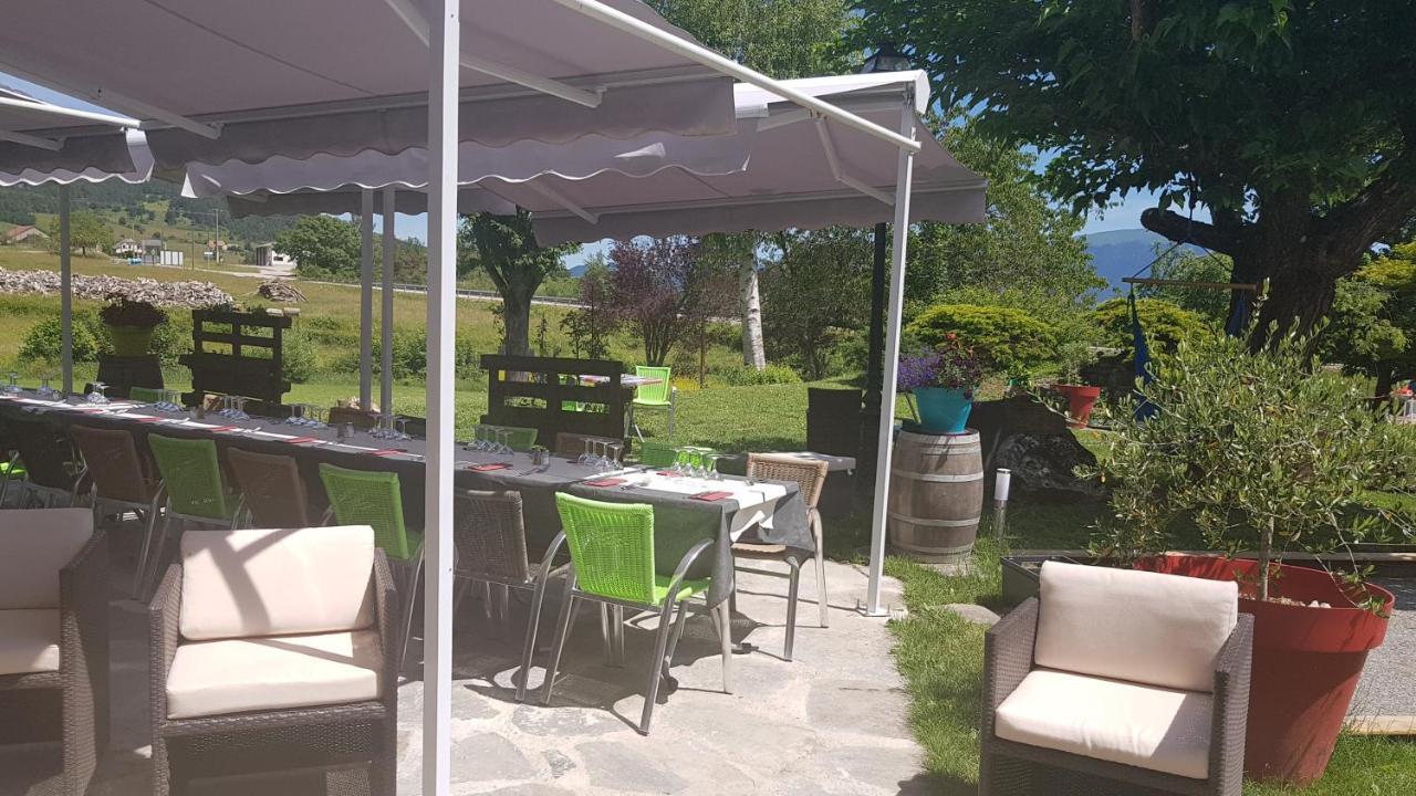 Hotel Restaurant Le Traineau Clelles Buitenkant foto